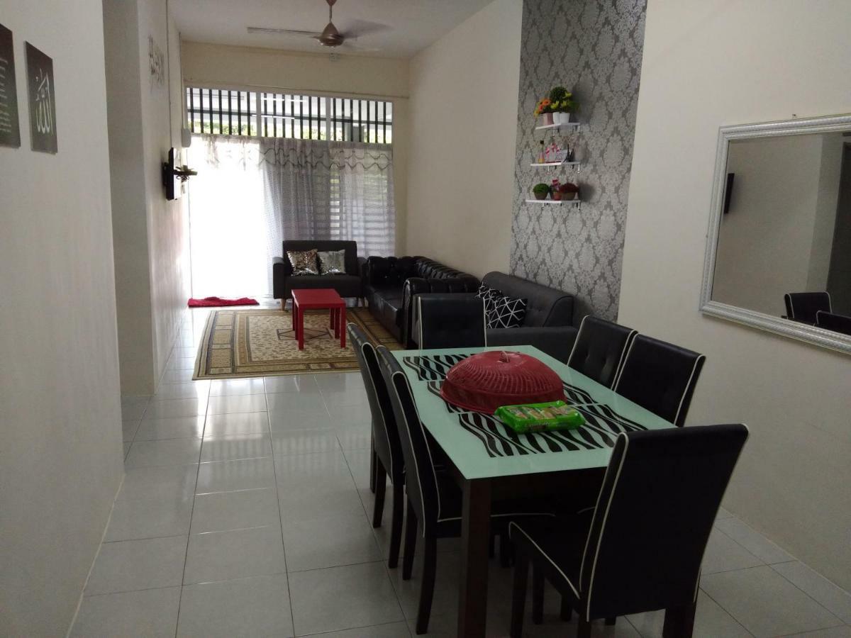 Zah'Ra Homestay Куала-Липис Экстерьер фото